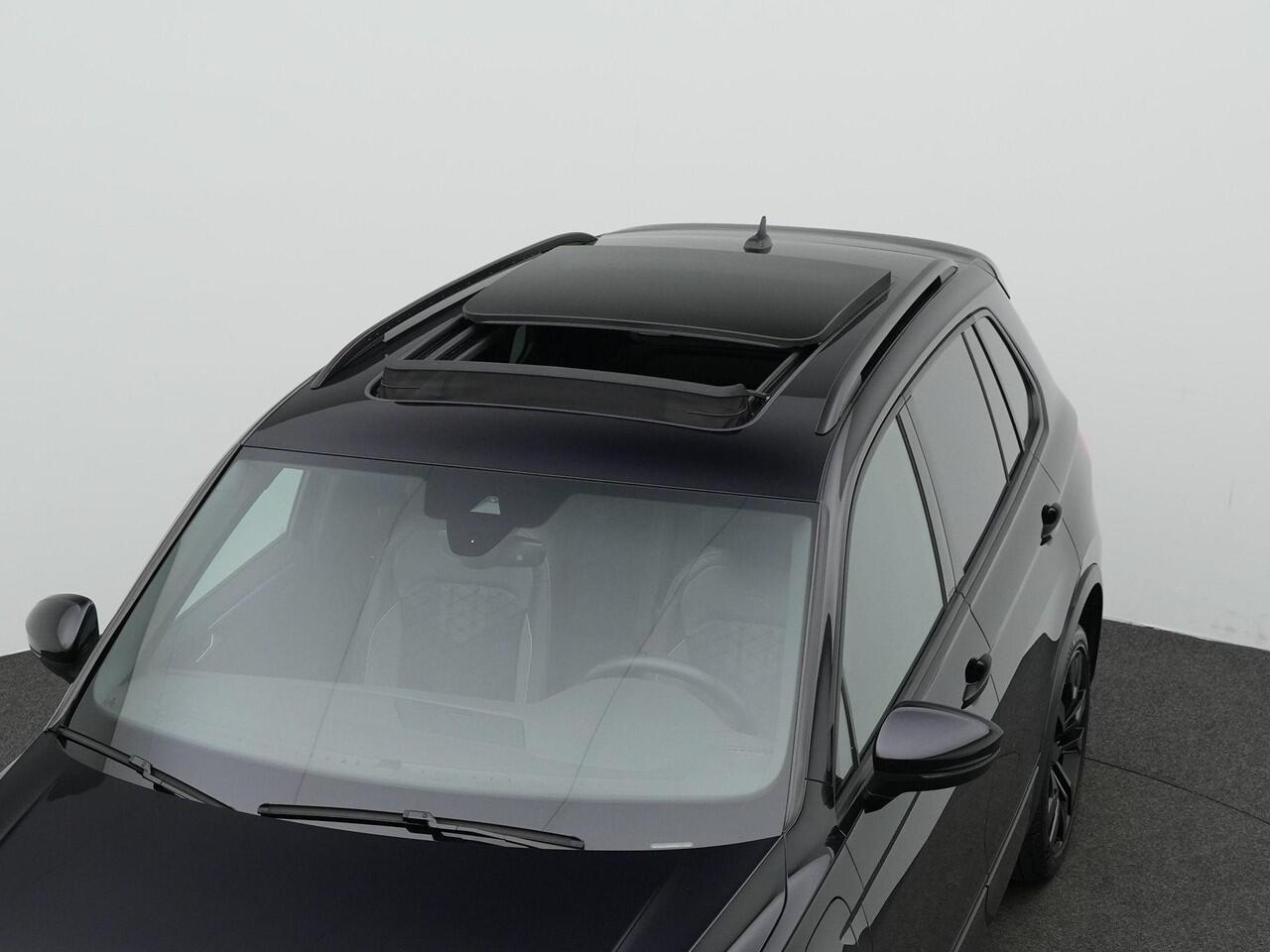 Volkswagen TIGUAN 1.4 TSI eHybrid 245 pk DSG R-Line | Panoramadak | Trekhaak | Navigatie Discover Pro | 360 camera | IQ Light | Stuur-/achterbankverwarming