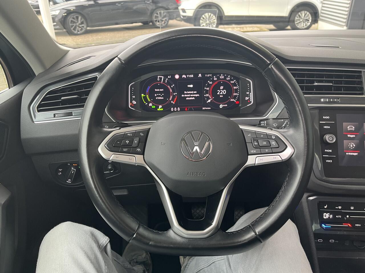 Volkswagen TIGUAN 1.4 TSI 245pk DSG eHybrid Elegance / Panorama dak / Zwenkbare trekhaak / Head-Up Display / 360 Camera / Elek Achterklep / IQ Led / Virtual cockpit