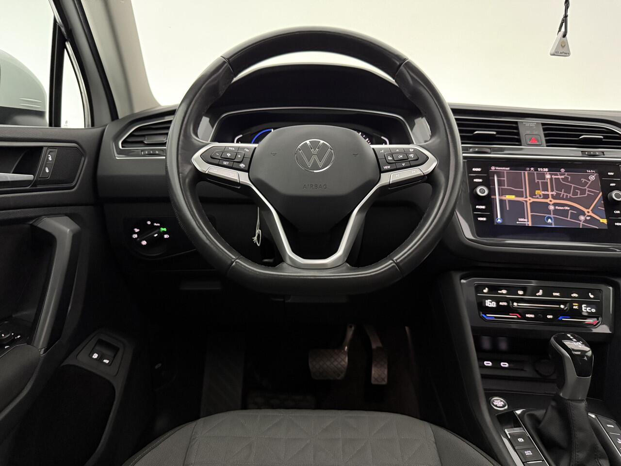 Volkswagen TIGUAN 1.4 TSI eHybrid 225PK R-Line | SOH 93% | Pano | IQ Light | Virtual | Camera | Stuur/Stoelverw. | Adap. Cruise | Carplay | Trekh.