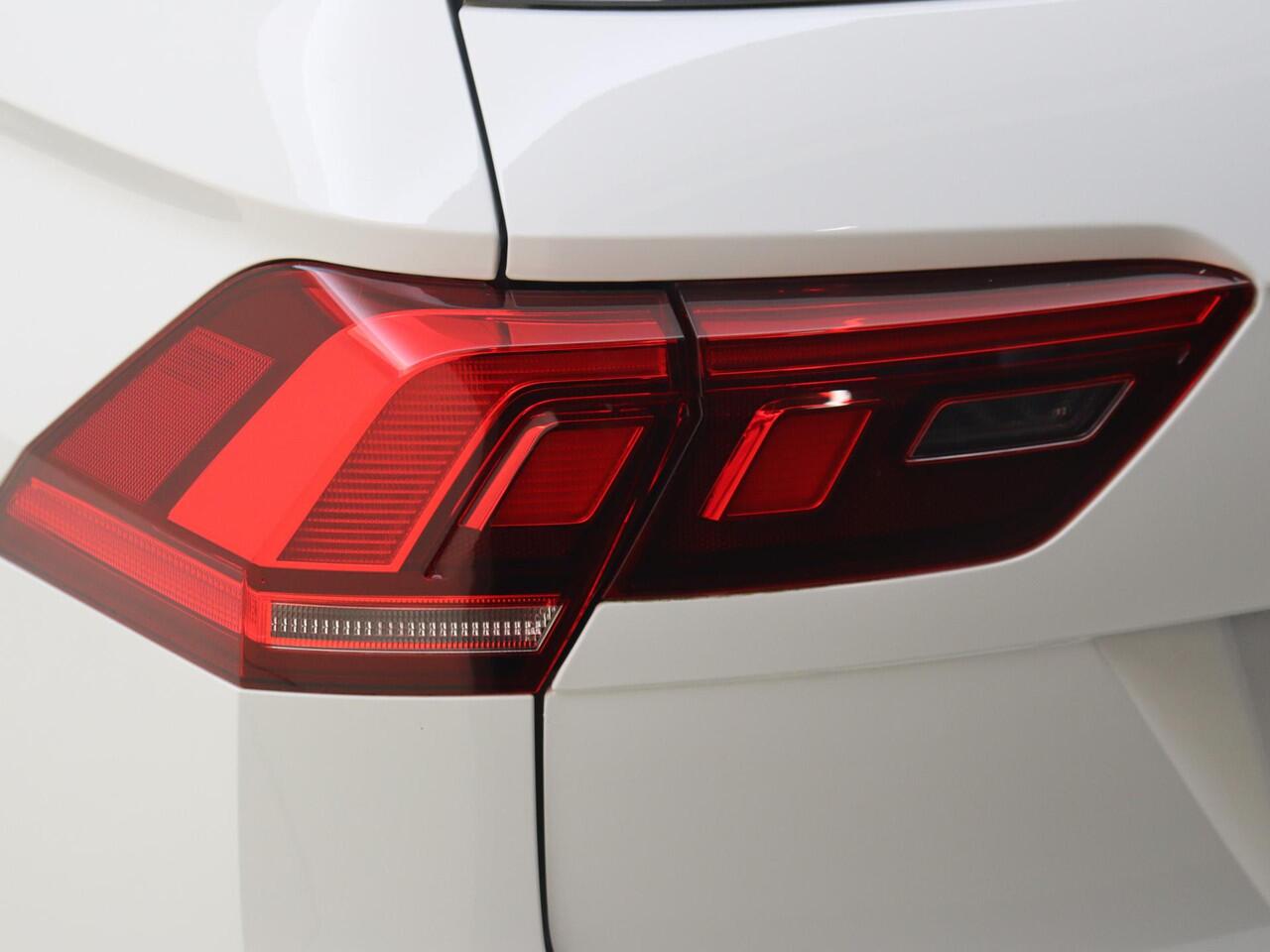 Volkswagen TIGUAN 1.4 TSI eHybrid Life | SoH 99% | Trekhaak | Parkeerassistent | Digital cockpit Pro | Adaptieve cruise control | Dodehoek detectie | Navigatie | Stoel- en stuurwielverwarming |