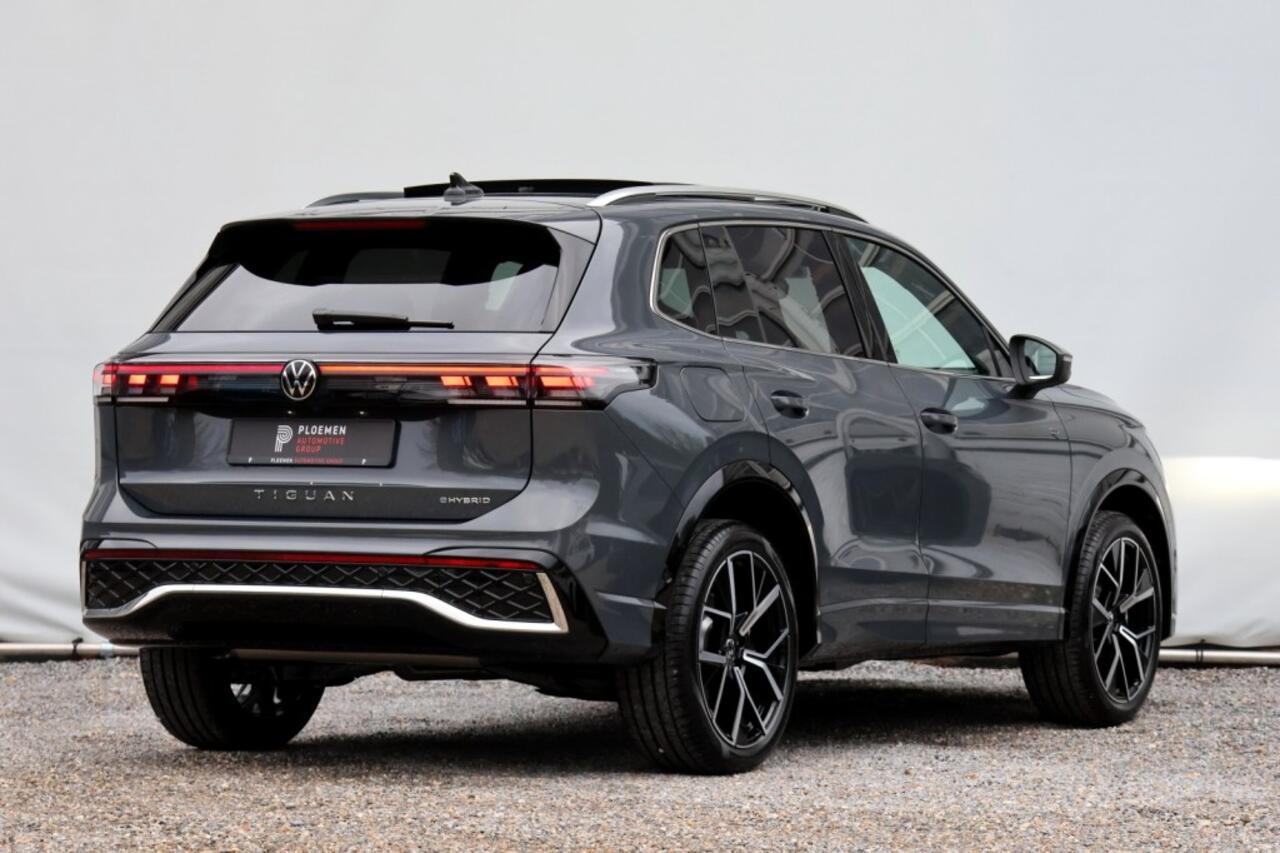 Volkswagen TIGUAN 1.5 eHybrid R-Line Edition - 272 pk **Pano / Trekhaak / 5j garantie