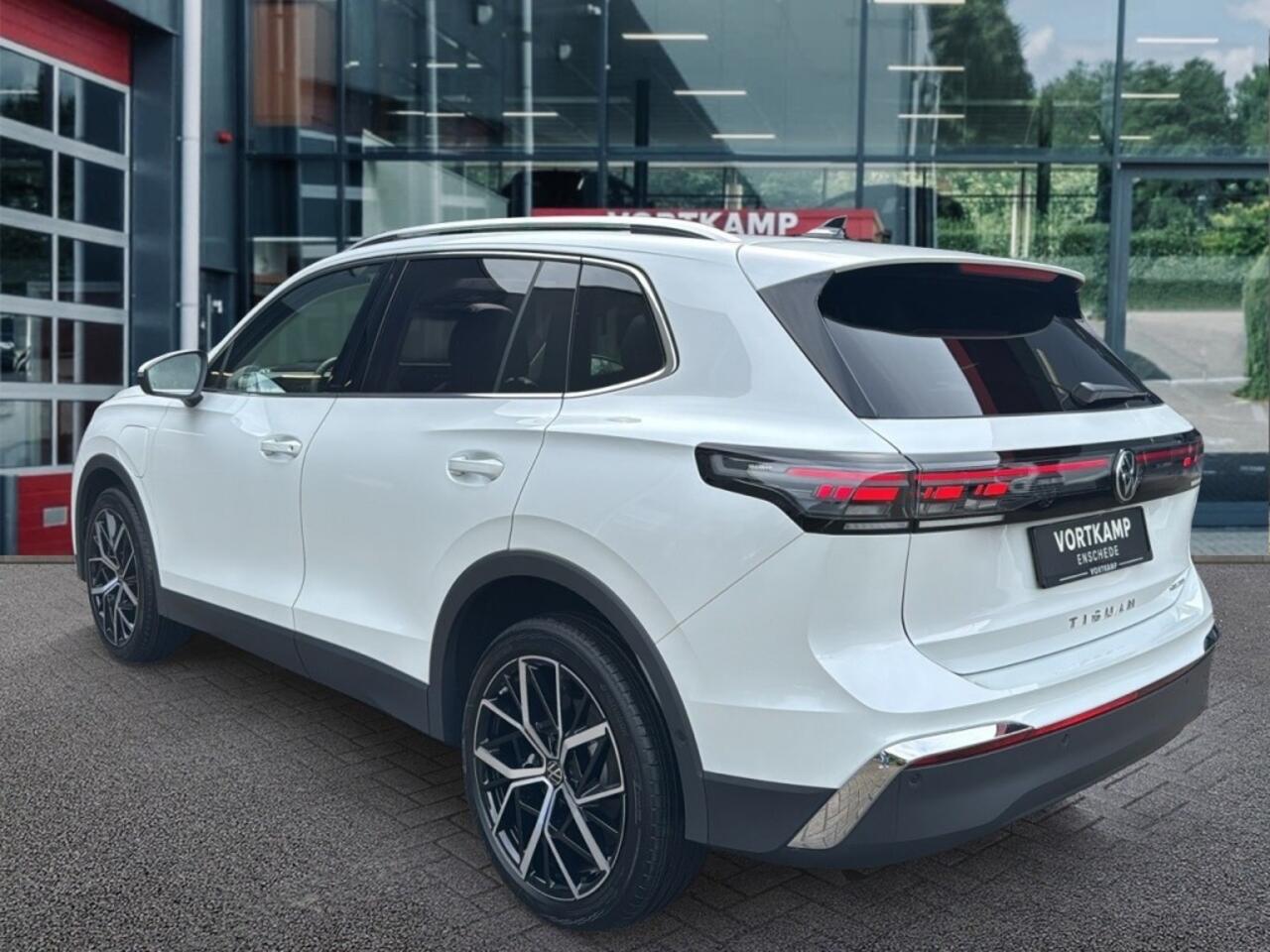 Volkswagen TIGUAN 1.5 TSI E-HYBRID ELEGANCE PANO-DAK/TREKHAAK/CAMERA/NAVI/ACC/STOELVERW