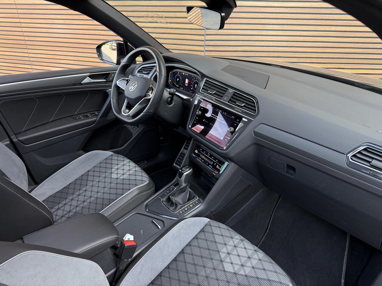 Volkswagen TIGUAN 1.4 TSI eHybrid R-Line Business+ Panodak / Dodehoek / Navi / Camera / Clima