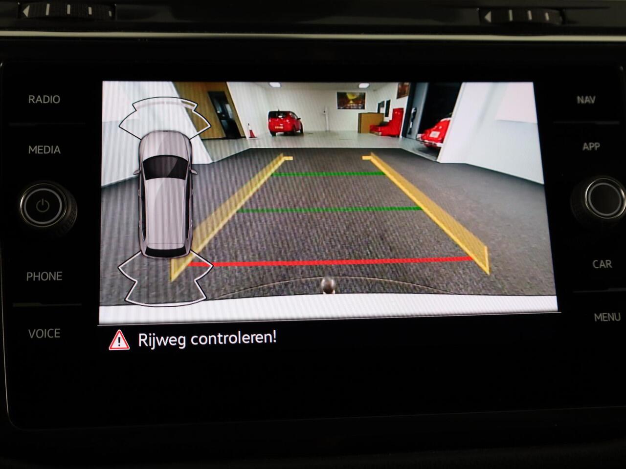 Volkswagen TIGUAN Allspace 1.5 TSI Highline Business R 7p. 150PK | Panoramadak | Wegklapbare trekhaak | Stoelverwarming | Camera | Navigatie