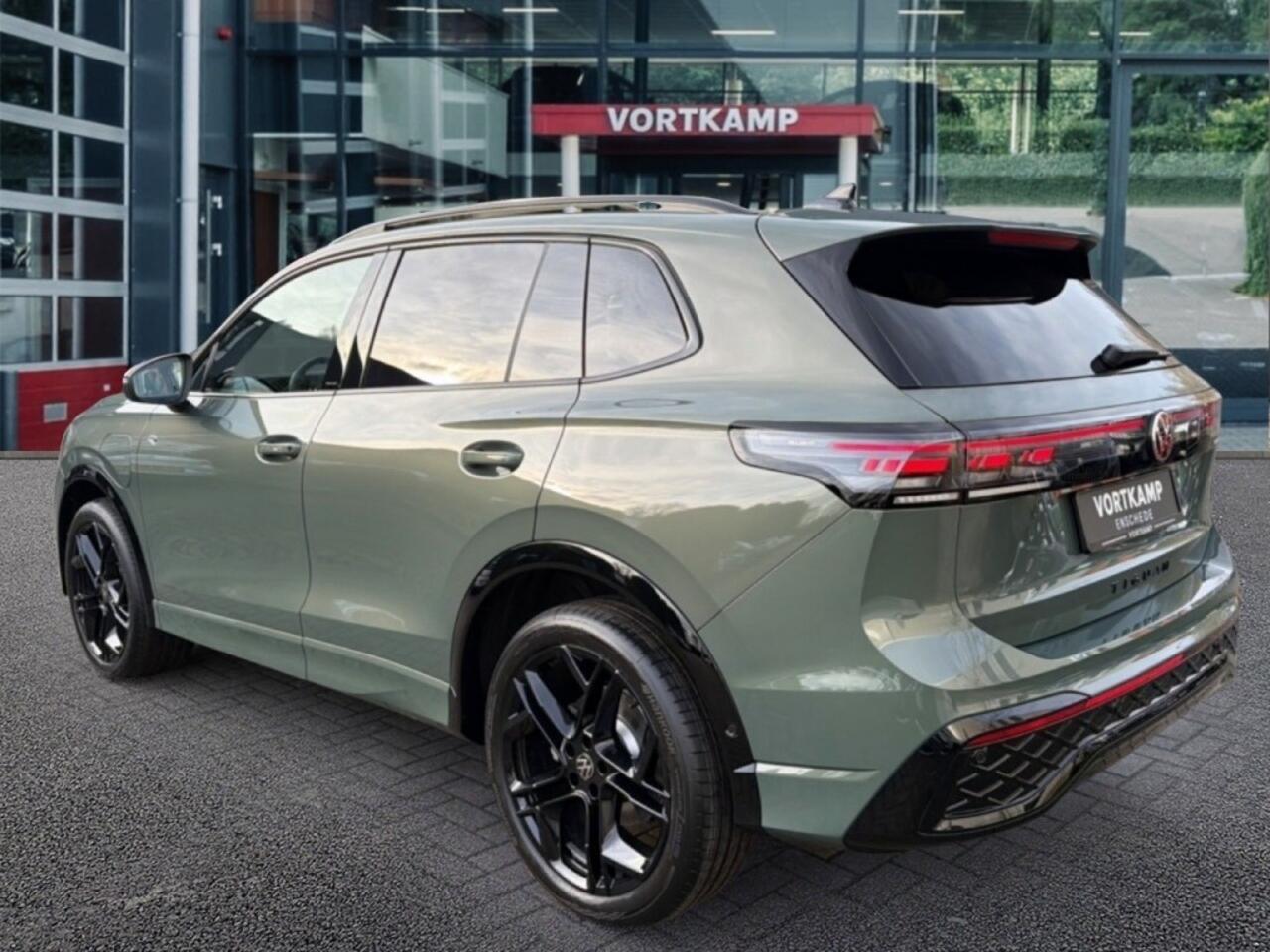 Volkswagen TIGUAN 1.5 TSI E-HYBRID R-LINE HenK/PANO-DAK/TREKHAAK/CAMERA/LEDER/MEMORY/HUD