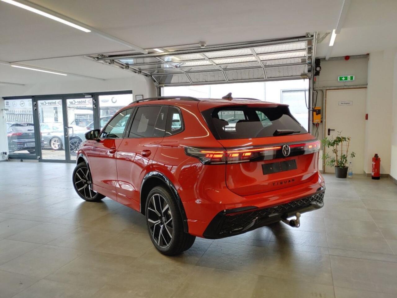 Volkswagen TIGUAN 1.5 eTSI DSG R-LINE PANO-DAK/TREKHAAK/CAMERA/NAVI/CARPLAY/ACC/E-KLEP