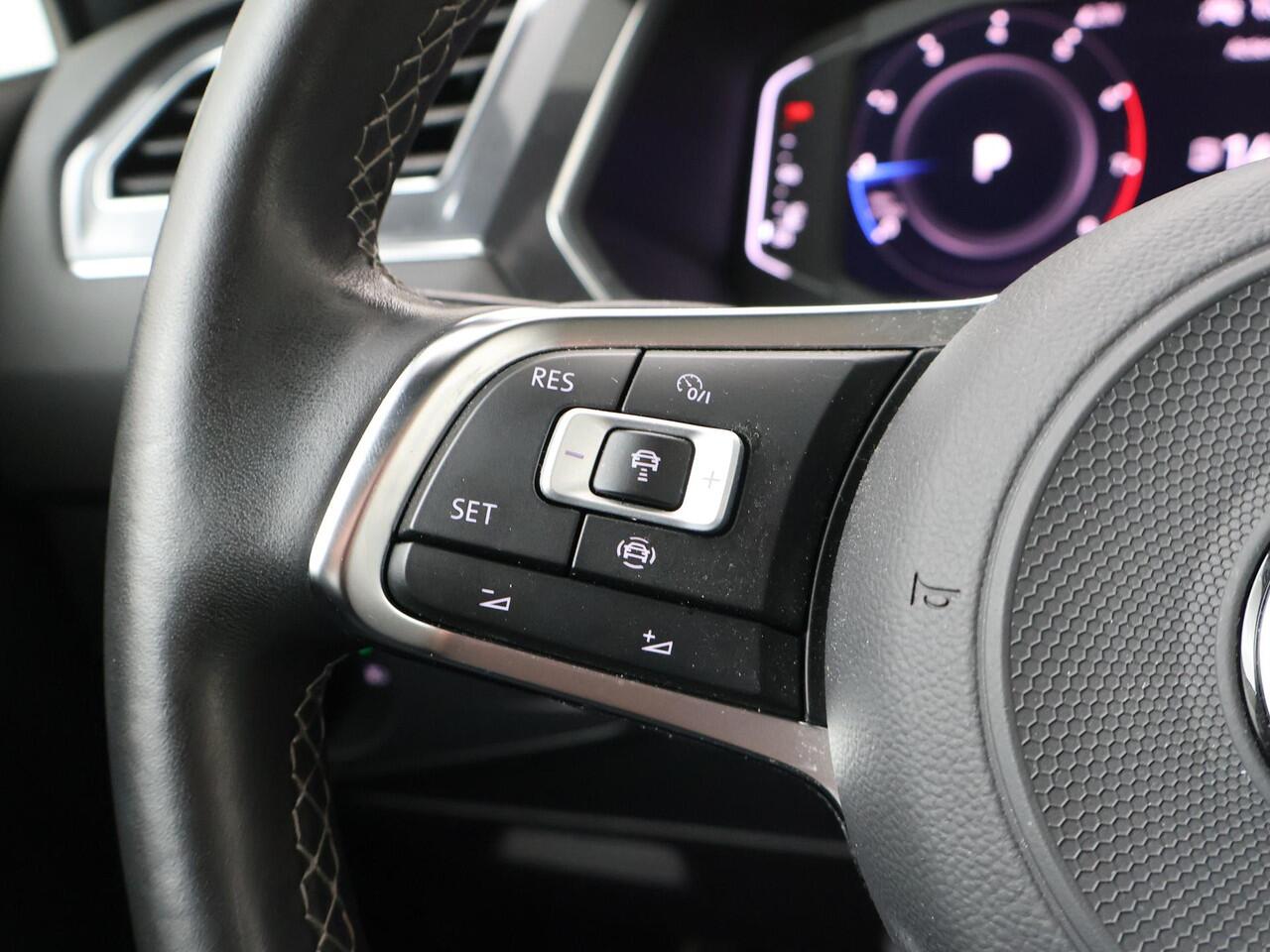 Volkswagen TIGUAN Allspace 1.5 TSI Highline Business R 7p. | 150 PK | Automaat | Panoramadak | Derde zitrij | Adaptive cruise control | 20" LM velgen |