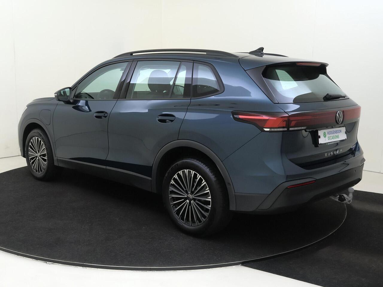 Volkswagen TIGUAN 1.5 eHybrid Life Edition | SoH 100% | Trekhaak | 360 camera | Adaptieve demping systeem | 3-zone airco | Dodehoek detectie | Adaptieve cruise control | CarPlay | Stoel- en stuurwielverwarming |