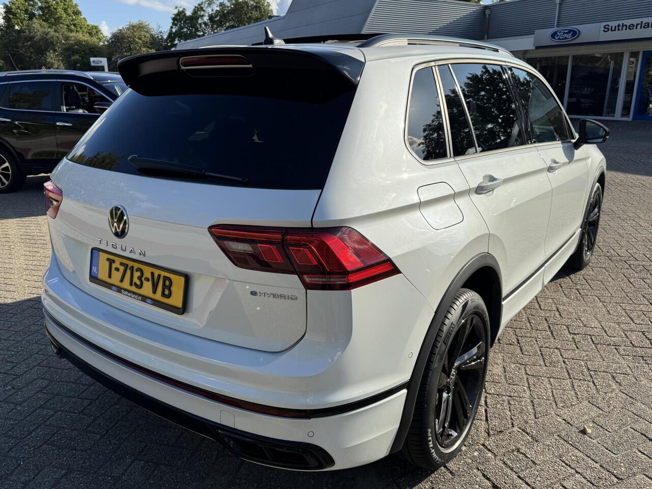 Volkswagen TIGUAN 1.4 TSI eHybrid R-Line Business+ 245pk PHEV | Trekhaak | Panorama dak | Adaptieve Cruise | Achteruitrijcamera | Stoelverwarming | Virtuele cockpit | 1.800kg Trekgewicht !