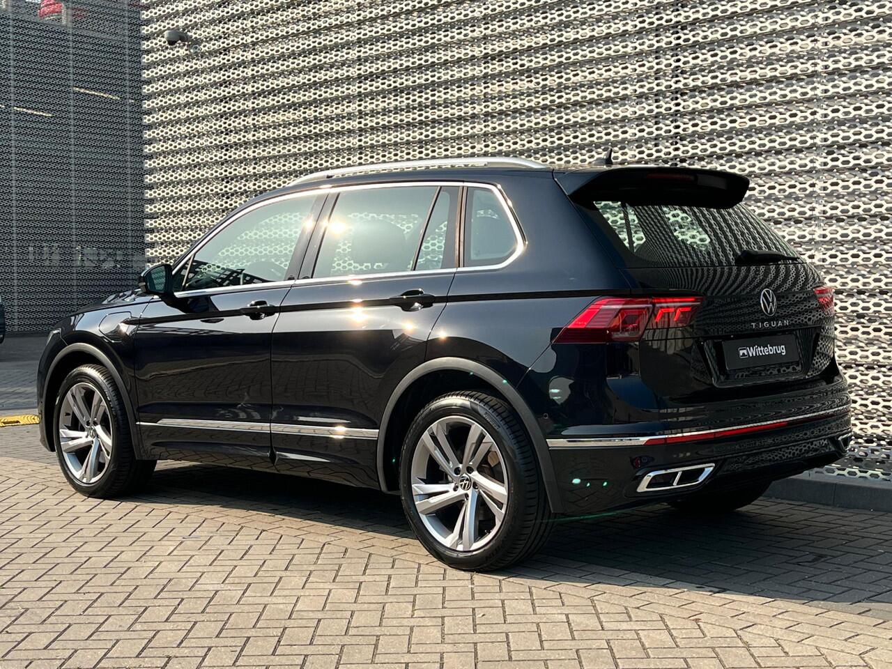 Volkswagen TIGUAN 1.4 TSI eHybrid 245pk DSG R-Line / Panoramadak / IQ LED Matrix / 19" LMV / Camera / Stuur en Stoelverwarming **