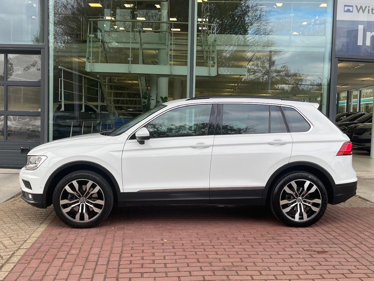 Volkswagen TIGUAN Comfortline 4-Motion / 190 PK / 19 Inch / Navigatie / Camera / Side Assist / Adaptive Cruise