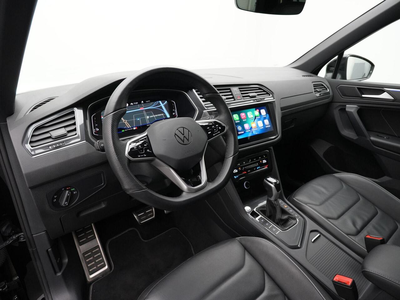 Volkswagen TIGUAN 1.4 TSI eHybrid 245 pk DSG R-Line | Panoramadak | Trekhaak | Navigatie Discover Pro | Leder | Geheugenstoelen | Adaptief onderstel | 360 camera | IQ Light