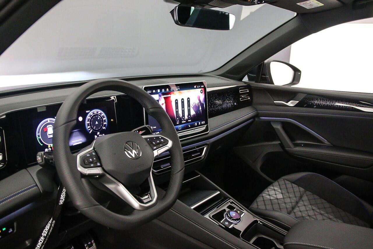 Volkswagen TIGUAN R-Line Edition 1.5 TSI eHybrid 272pk DSG Automaat, Trekhaak, Panoramadak, Adaptive cruise control, Achteruitrijcamera, Elektrische achterklep