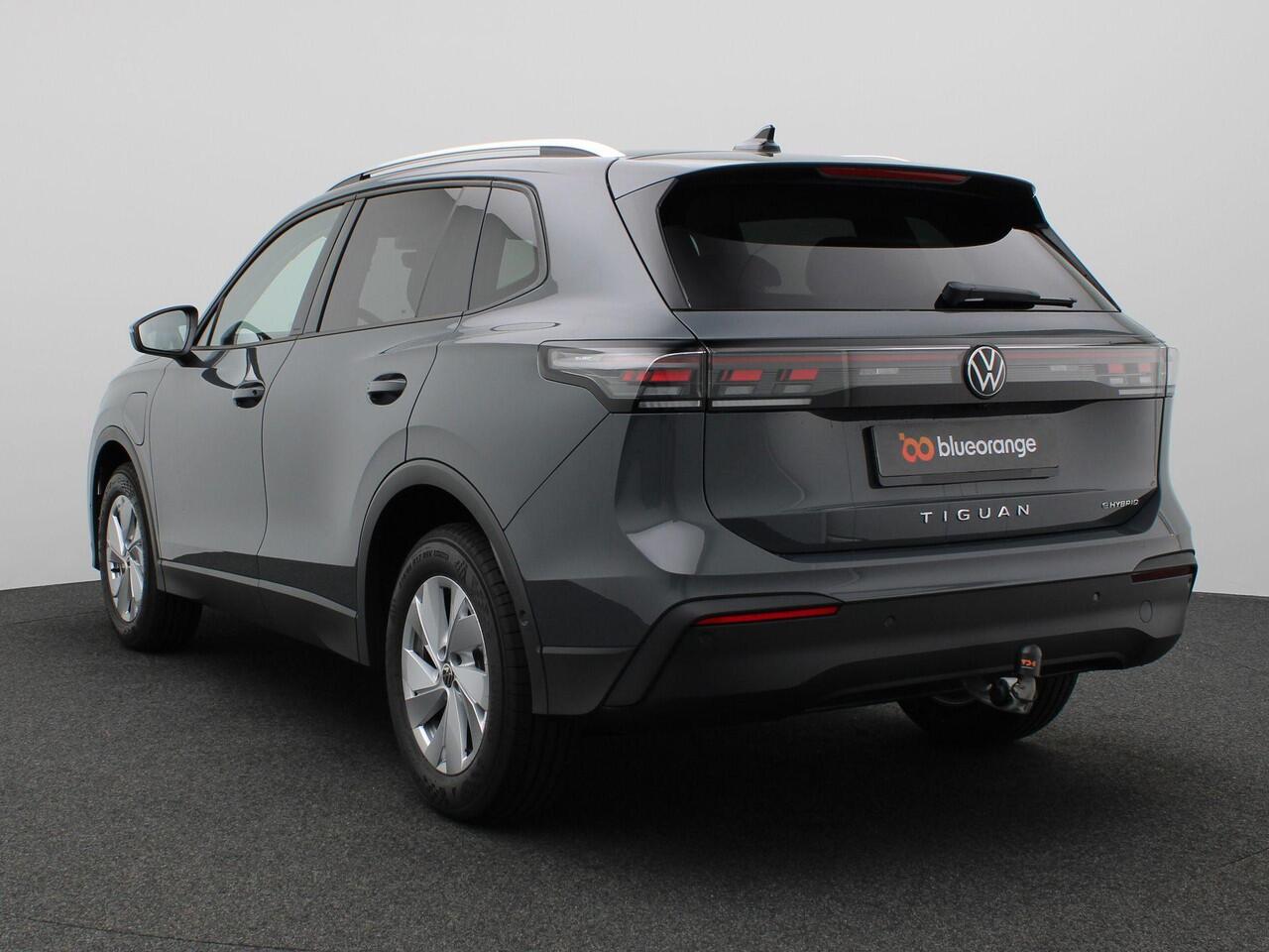 Volkswagen TIGUAN 1.5 eHybrid Life Edition 204PK DSG Trekhaak, Achteruitrijcamera, Adaptieve Cruise Controle, Navi via Apple Carplay/Android Auto, Keyless, Side Assist, Stoel-Stuurverwarming, Elektr. Achterklep, 17" LM Velgen