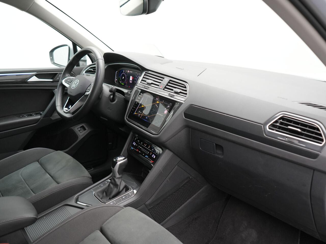 Volkswagen TIGUAN 1.4 TSI eHybrid Elegance Plug In Hybrid 245pk Dealer O.H PHEV | Adaptive Cruise | Head Up | IQ Light | 360 Camera | Alcantara Sportstoelen Massage & Verwarmd | Sfeerverlichting | Keyless | Stuur Verwarmd | Apple Carplay | Navigatie | DAB |