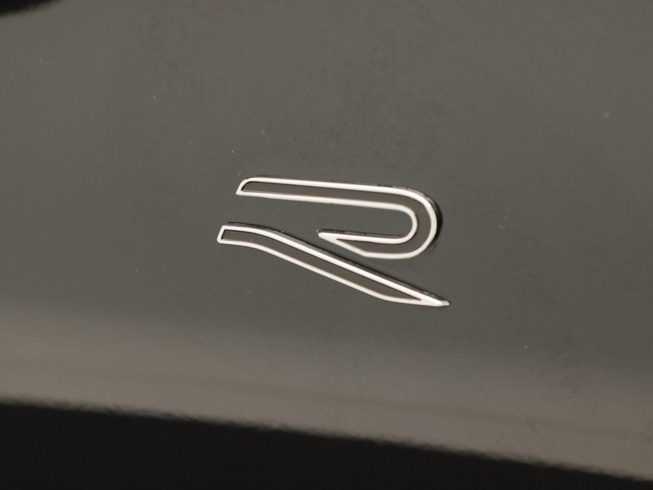 Volkswagen TIGUAN 1.5 eHybrid R-Line Edition 204 PK | Trekhaak | Panoramadak | Adaptieve Cruise Control | Stoel & Stuur Verwarming |