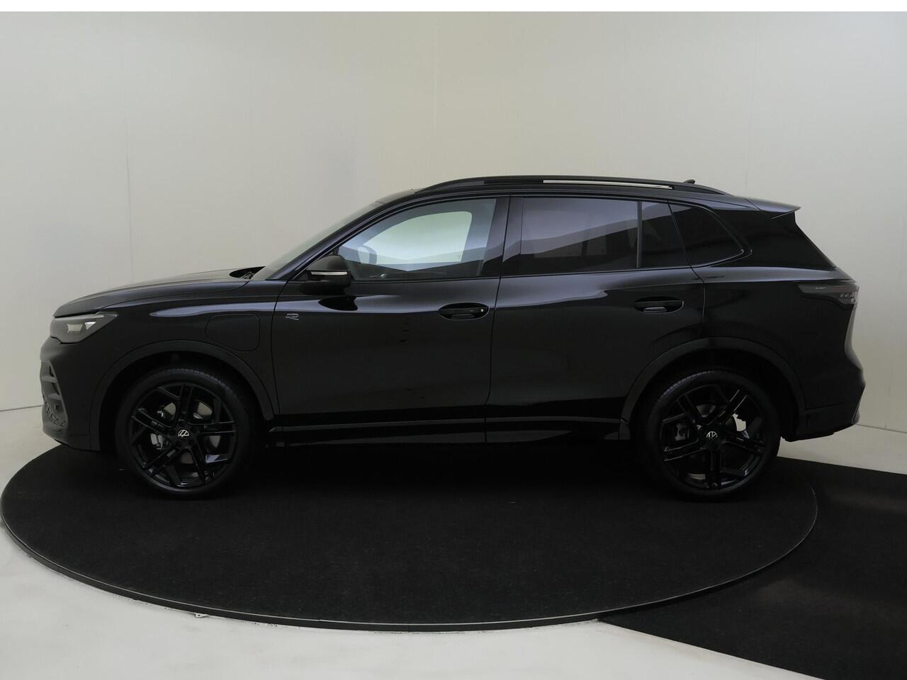 Volkswagen TIGUAN R-Line Edition - eHybrid | 'App-Connect' draadloze smartphone integratie | Automatische afstandsregeling (Adaptive Cruise Control) | Black Style Pakket