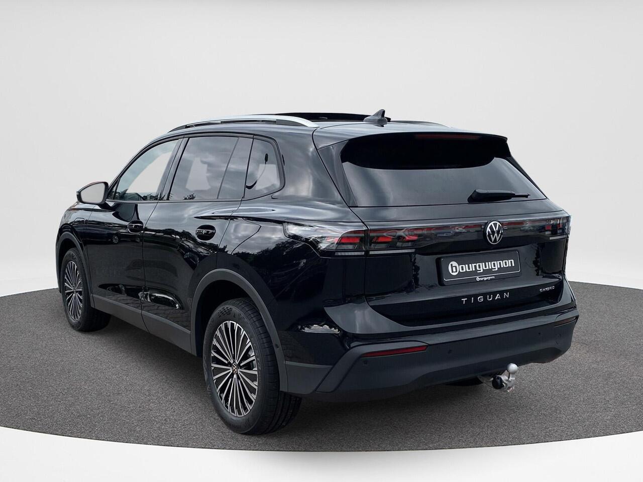 Volkswagen TIGUAN 1.5 eHybrid Life Edition | Pano | Trekhaak | 18" |