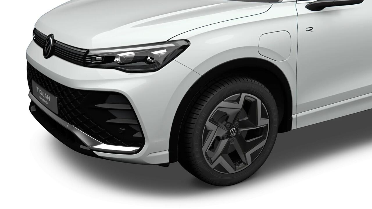 Volkswagen TIGUAN R-Line Edition - eHybrid | 'App-Connect' draadloze smartphone integratie | Automatische afstandsregeling (Adaptive Cruise Control) | Black Style Pakket
