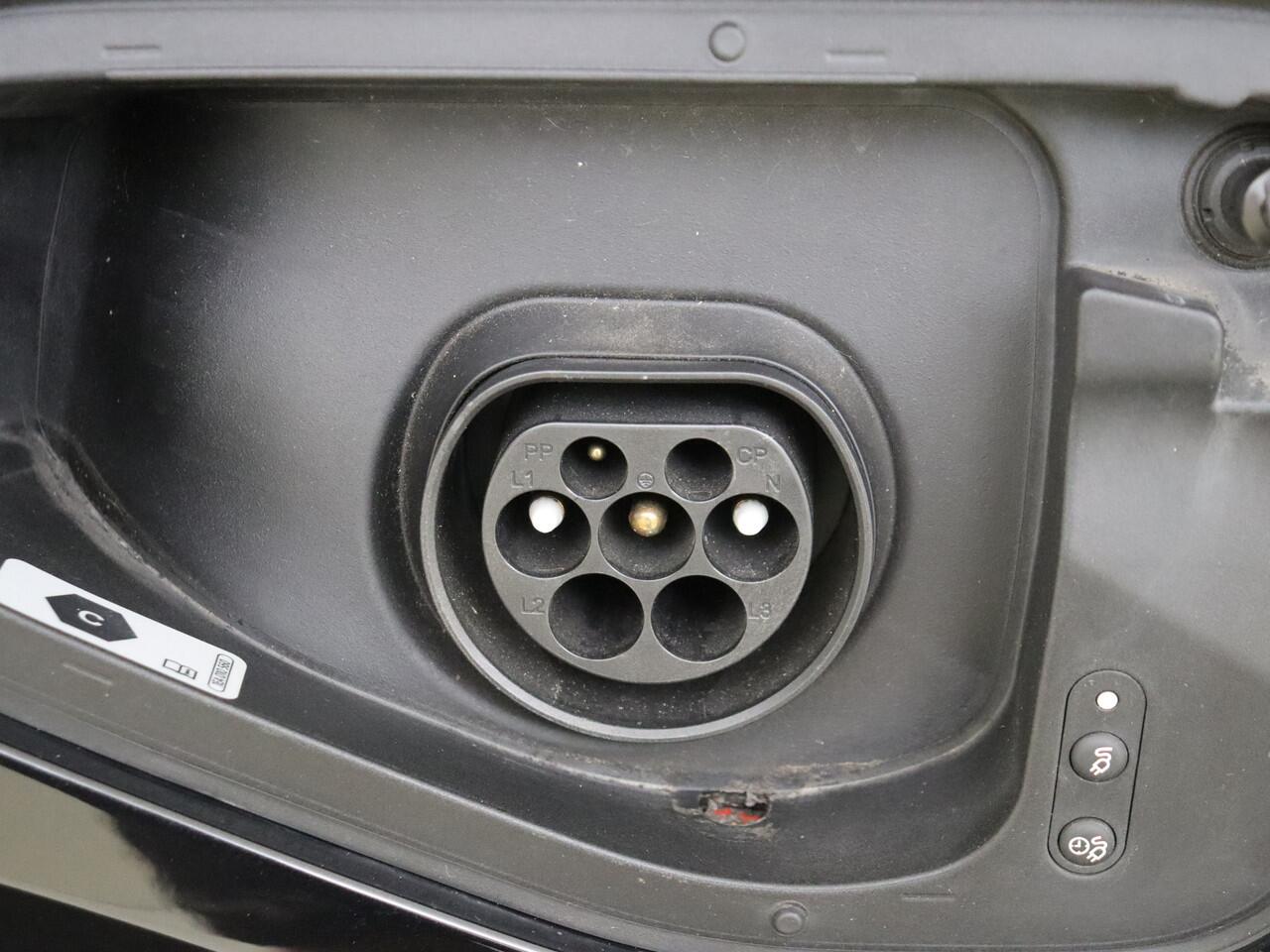 Volkswagen TIGUAN 1.4 TSI eHybrid R-Line | Stoel en Stuurverwarming | Carplay | Adaptive Cruise Control |