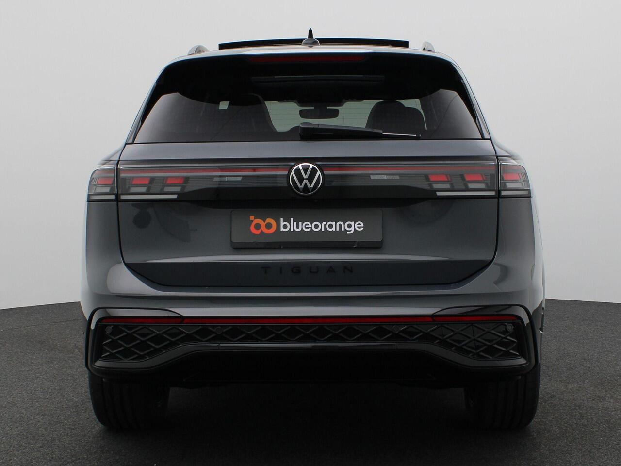 Volkswagen TIGUAN 1.5 eHybrid R-Line Edition 272PK DSG Panoramadak, Harman & Kardon, LED-Matrix, Winterpakket Plus, Navigatie, Side Assist, Keyless, Black Style, 19" LM Velgen