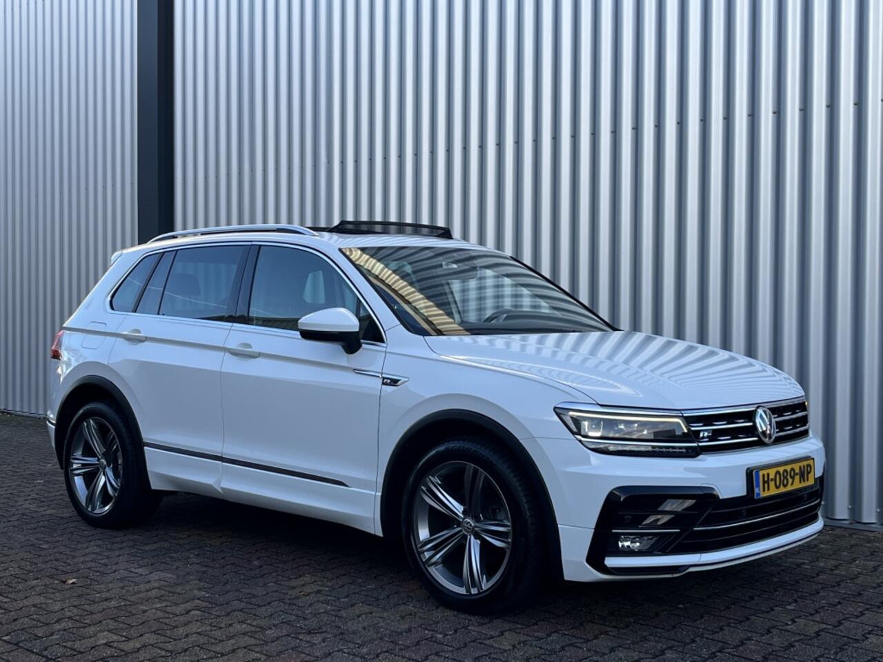 Volkswagen TIGUAN 1.5 TSI Highline Business R | Panorama Dak | Stoelverwarming