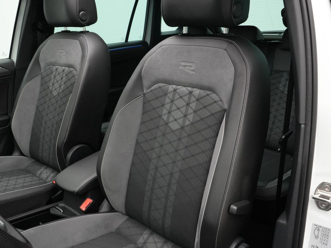 Volkswagen TIGUAN 1.4 TSI eHybrid 245 pk DSG R-Line Business | Panoramadak | IQ Light | Standkachel | Stoel-/stuurverwarming | Achteruitrijcamera | 19 inch