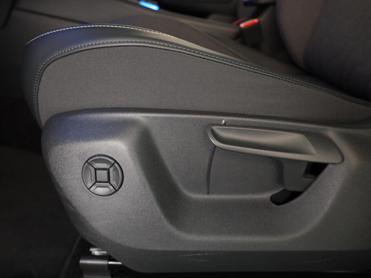 Volkswagen TIGUAN 1.5 eTSI Life Edition 150 PK DSG | Verlengde garantie | Panorama dak | Trekhaak uitklapbaar | 20 "LM velgen |