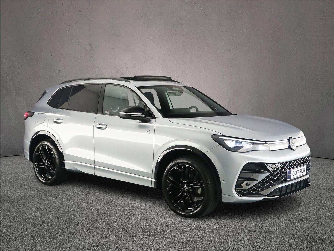 Volkswagen TIGUAN R-Line Edition 1.5 eTSI 150pk DSG Automaat Trekhaak, Panoramadak, Black Style, 360 camera, Adaptive cruise control, Achteruitrijcamera, Elektrische achterklep