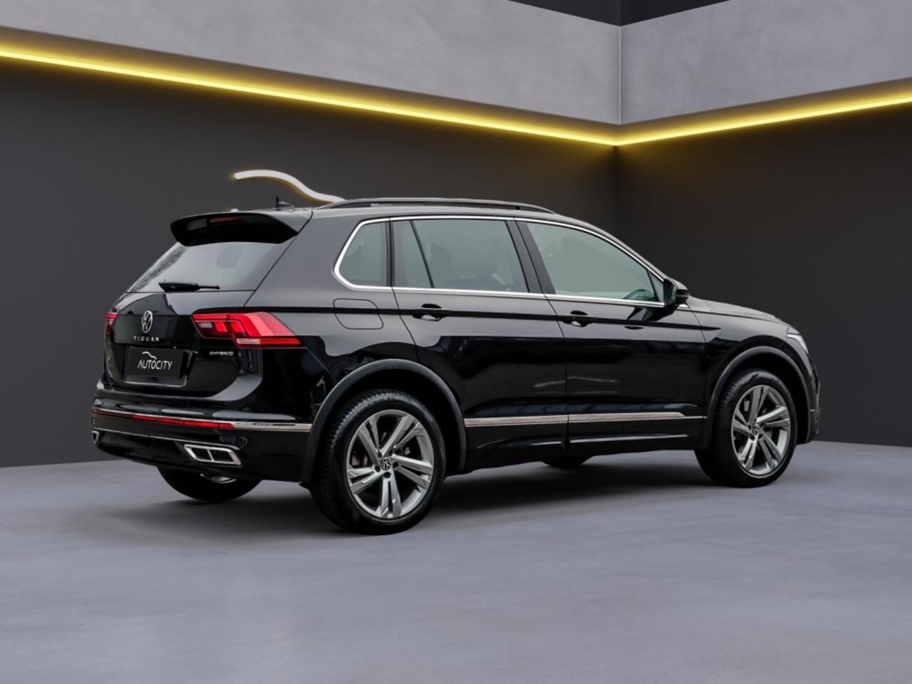 Volkswagen TIGUAN 1.4 TSI R-Line eHybrid Pano l Keyless l Camera