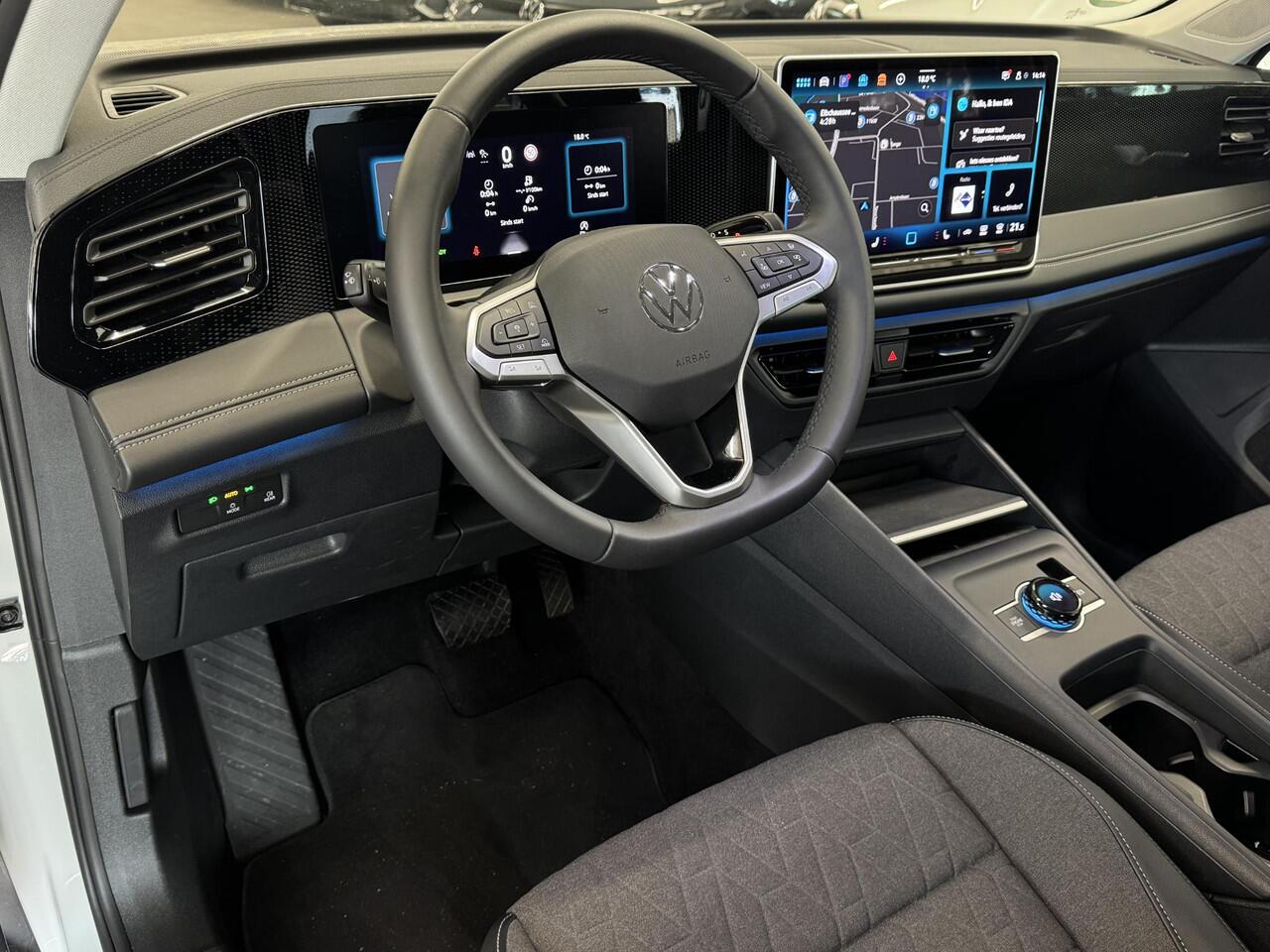 Volkswagen TIGUAN 1.5 eTSI Life Edition Automaat | Virtual Cockpit | LED Verlichting | 18"Lmv | Stoel / Stuurverwarming | Climate Control | Navigatie | PDC | Apple Carplay/Android Auto | Camera |Dode Hoek Detectie | ( Vestiging - Vianen Tel: 0347-371248 )