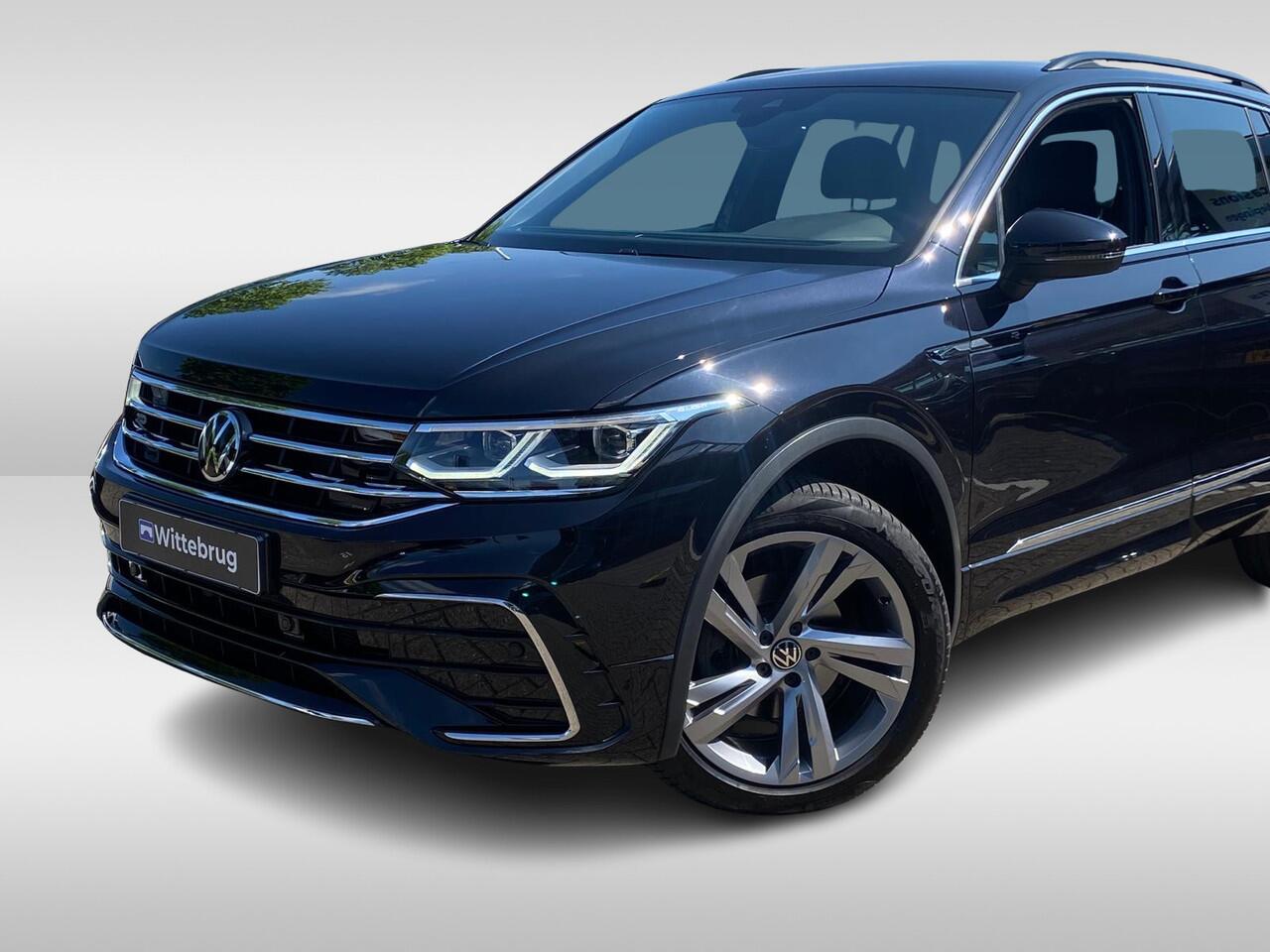 Volkswagen TIGUAN 1.5 TSI 150PK DSG R-Line / Digital Cockpit Pro / Parkeersensoren vóór en achter / Getint Glas / 19'' LMV / VW