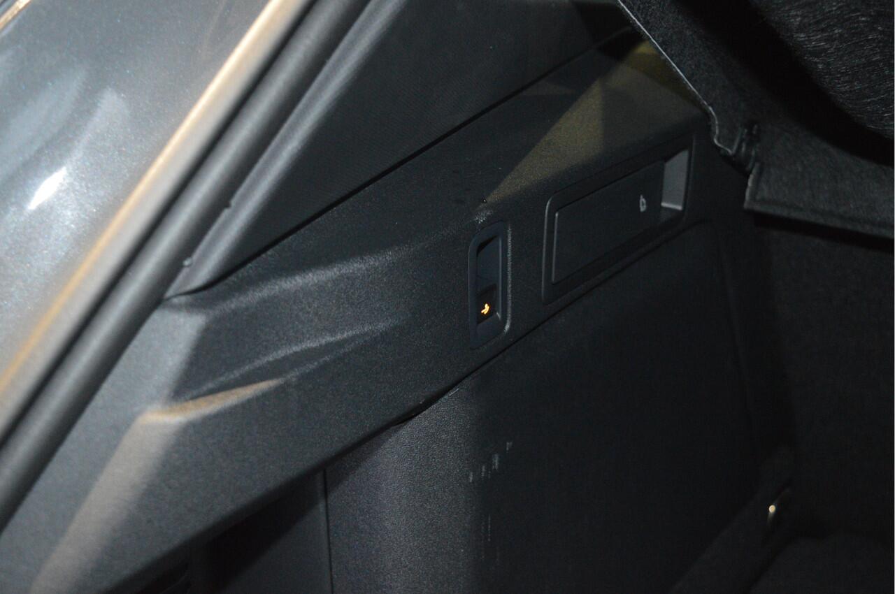 Volkswagen TIGUAN 1.5 eHybrid 3X R-Line Black Style pano head up 20 inch !!