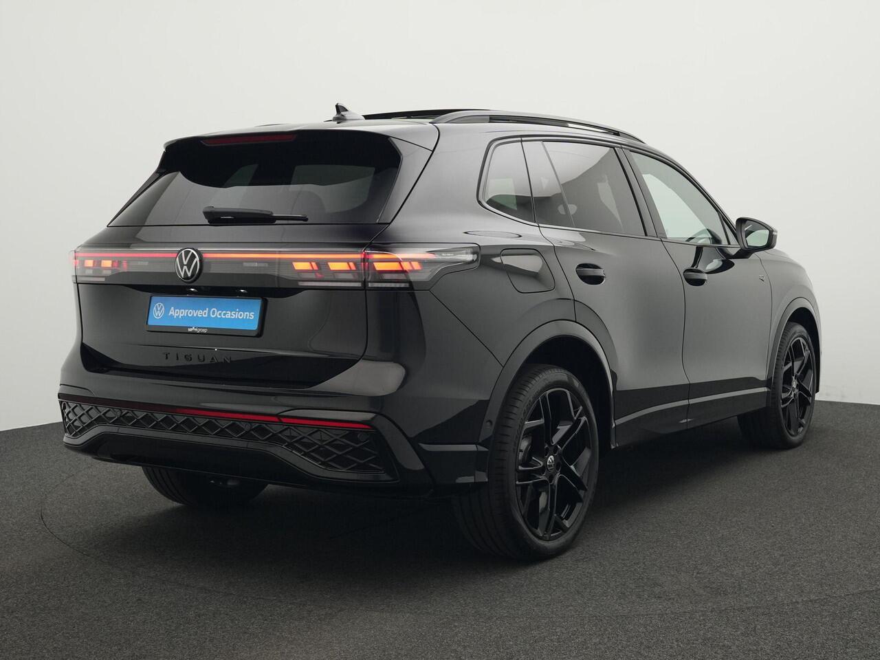 Volkswagen TIGUAN 1.5 eHybrid 204 pk DSG R-Line Edition | Panoramadak | Stoel-/stuurverwarming | Standkachel | Park Assist | Side Assist | ErgoActive bestuurdersstoel | 20 inch