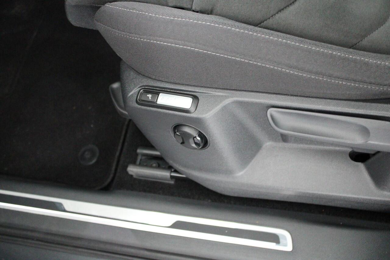 Volkswagen TIGUAN 1.5 TSI 150pk DSG ACT R-Line Highline Trekhaak 360Camera Keyless Stoelverwarming Massage Panoramadak