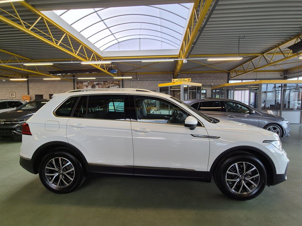 Volkswagen TIGUAN 1.5 TSI Life -150pk Automaat | LED | Lane Assist | Rijklaarprijs incl. 1 jaar Bovag garantie