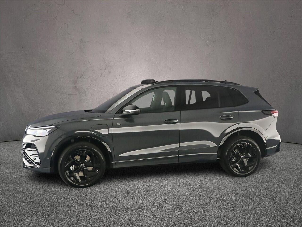 Volkswagen TIGUAN R-Line Edition 1.5 TSI eHybrid 272pk DSG Automaat Trekhaak, Panoramadak, Black Style, Adaptive cruise control, Elektrische achterklep