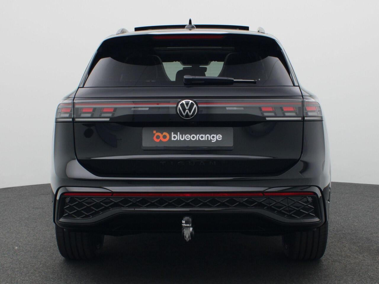 Volkswagen TIGUAN 1.5 eHybrid R-Line Edition 272PK DSG black style, matrix led, trekhaak, panoramadak, 360gr. camera, keyless, stuur-stoelverwarming, adaptive cruise, side assist, 20" lichtmetaal