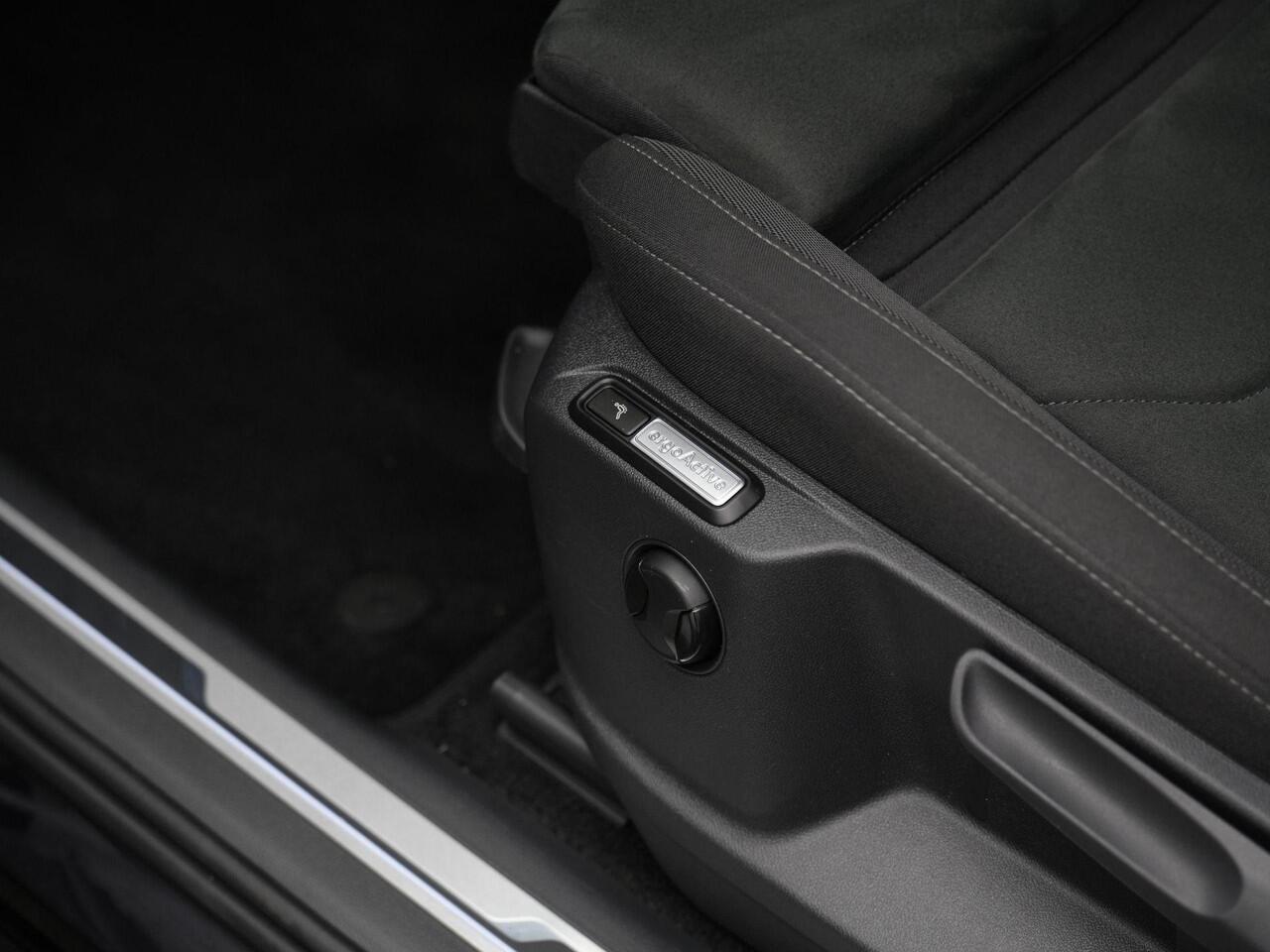 Volkswagen TIGUAN 1.5 TSI 150 pk DSG Elegance | Achteruitrijcamera | Stuur-/stoelverwarming | Navigatie | Adaptive Cruise