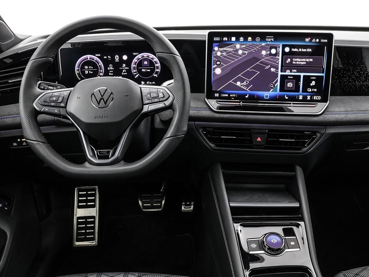 Volkswagen TIGUAN R-Line Edition 1.5 eHybrid 204 pk 6 versn. DSG · Black Style Pakket · Comfort Pakket · Trekhaak inklapbaar, met elektrische ontgrendeling, incl. aanhangermanoeuvreerhulp Trailer Assist ·