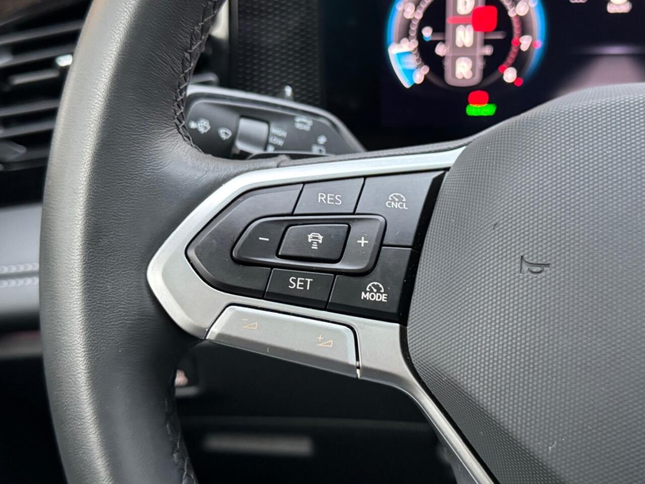 Volkswagen TIGUAN 1.5 eTSI Life Edition - schuif/kanteldak - winterpakket - camera