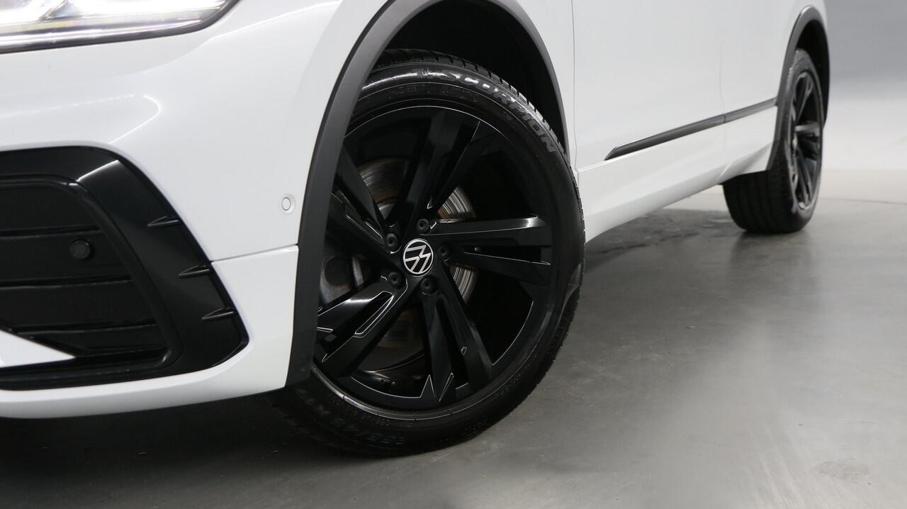 Volkswagen TIGUAN 1.4 TSI eHybrid 245pk PHEV R-Line Black Style / Panoramadak / Head Up / 360 Camera / Demonstratieauto