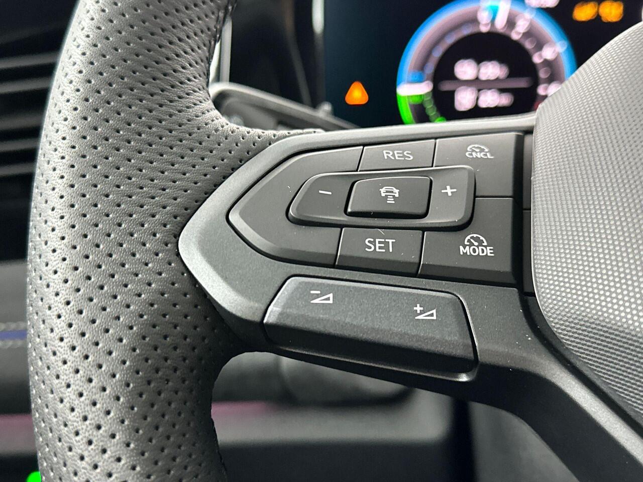 Volkswagen TIGUAN R-Line Edition Plug in Hybride 204 pk Black Style Pakket