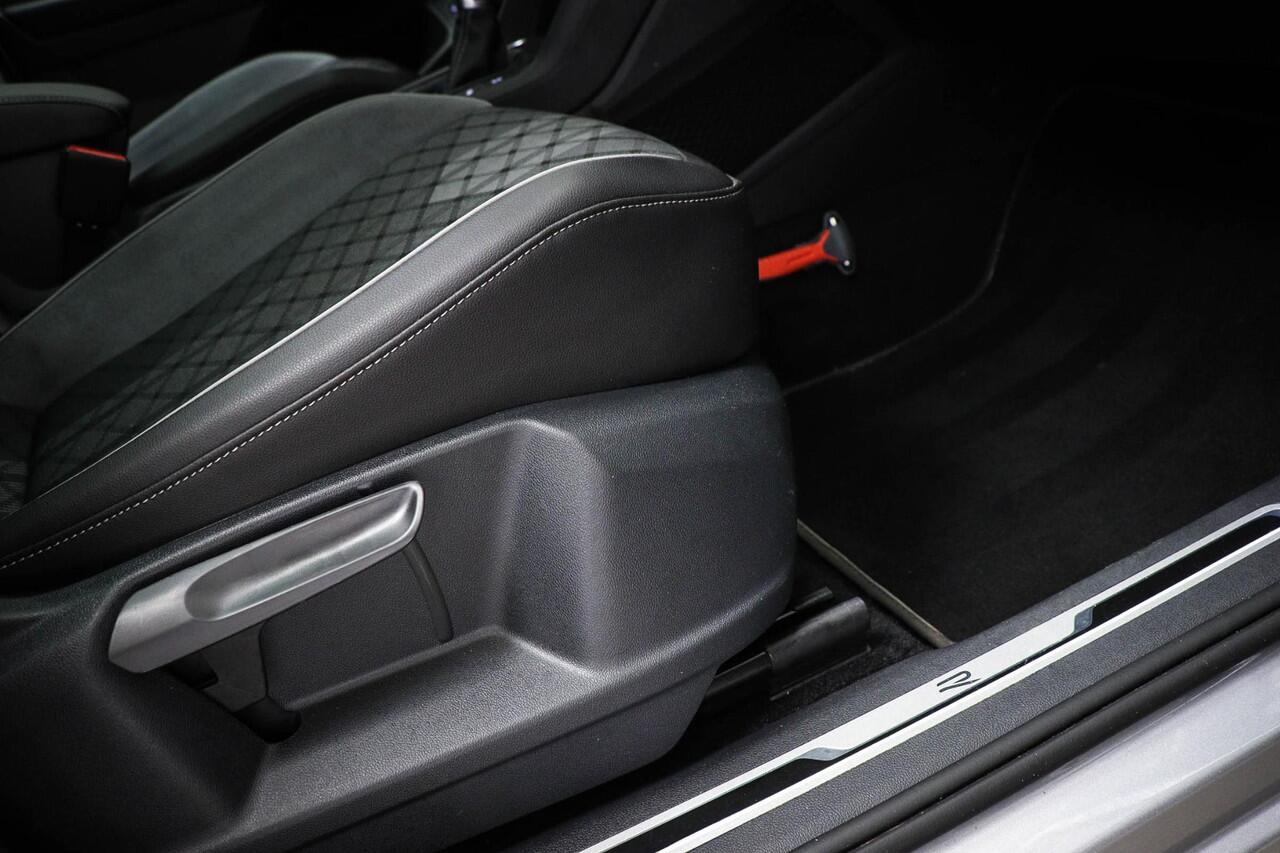 Volkswagen TIGUAN Allspace 1.5 TSI R-Line Business+ 7p. | PANORAMADAK | MATRIX LED | HEAD UP | STUURVERWARMING | CAMERA