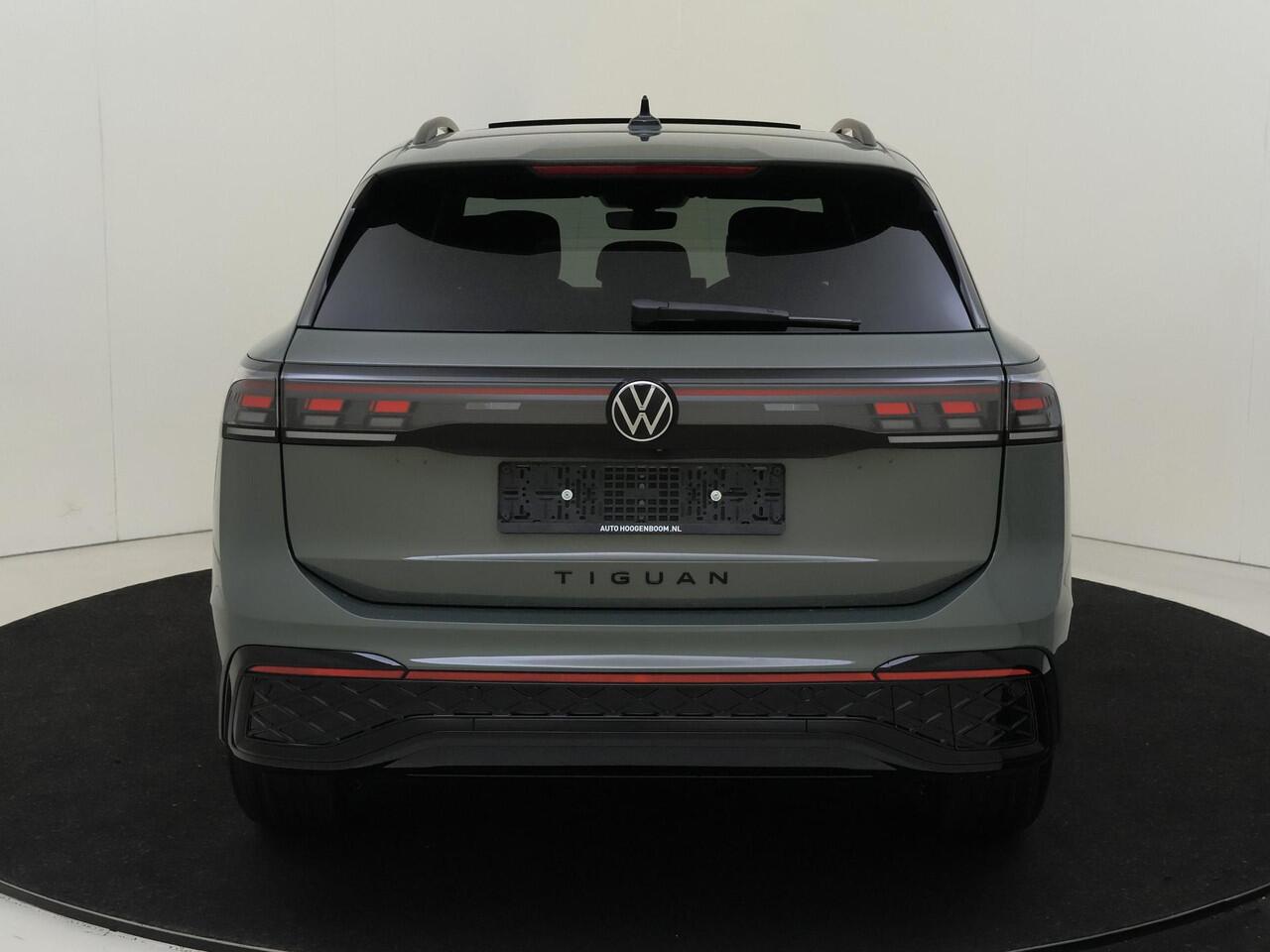 Volkswagen TIGUAN R-Line Edition - eHybrid | 'App-Connect' draadloze smartphone integratie | Automatische afstandsregeling (Adaptive Cruise Control) | Black Style Pakket