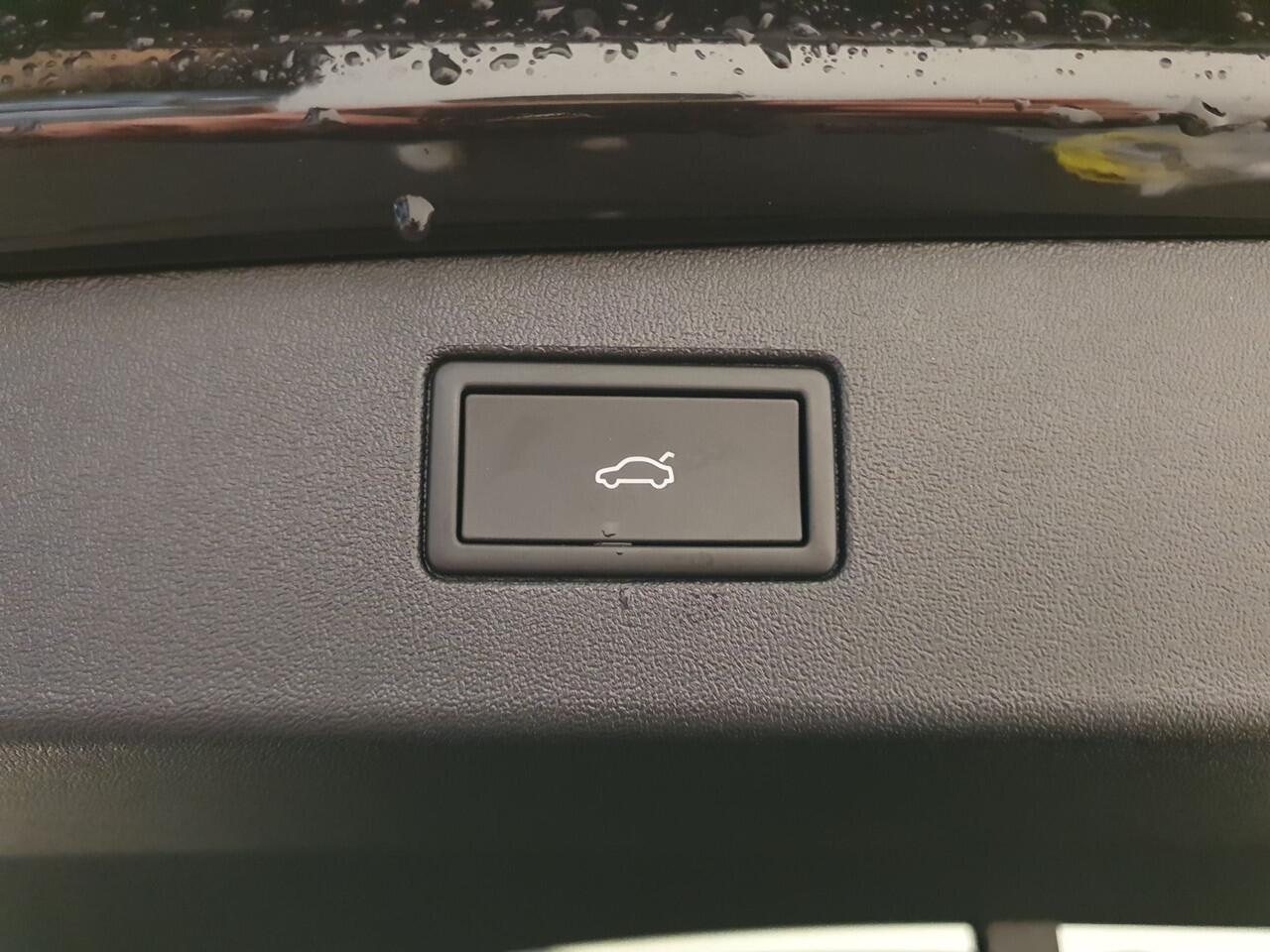 Volkswagen TIGUAN 1.5 eHybrid 272pk DSG/AUT R-Line Wegklapbare trekhaak, Panoramadak, Harman/Kardon, Leder