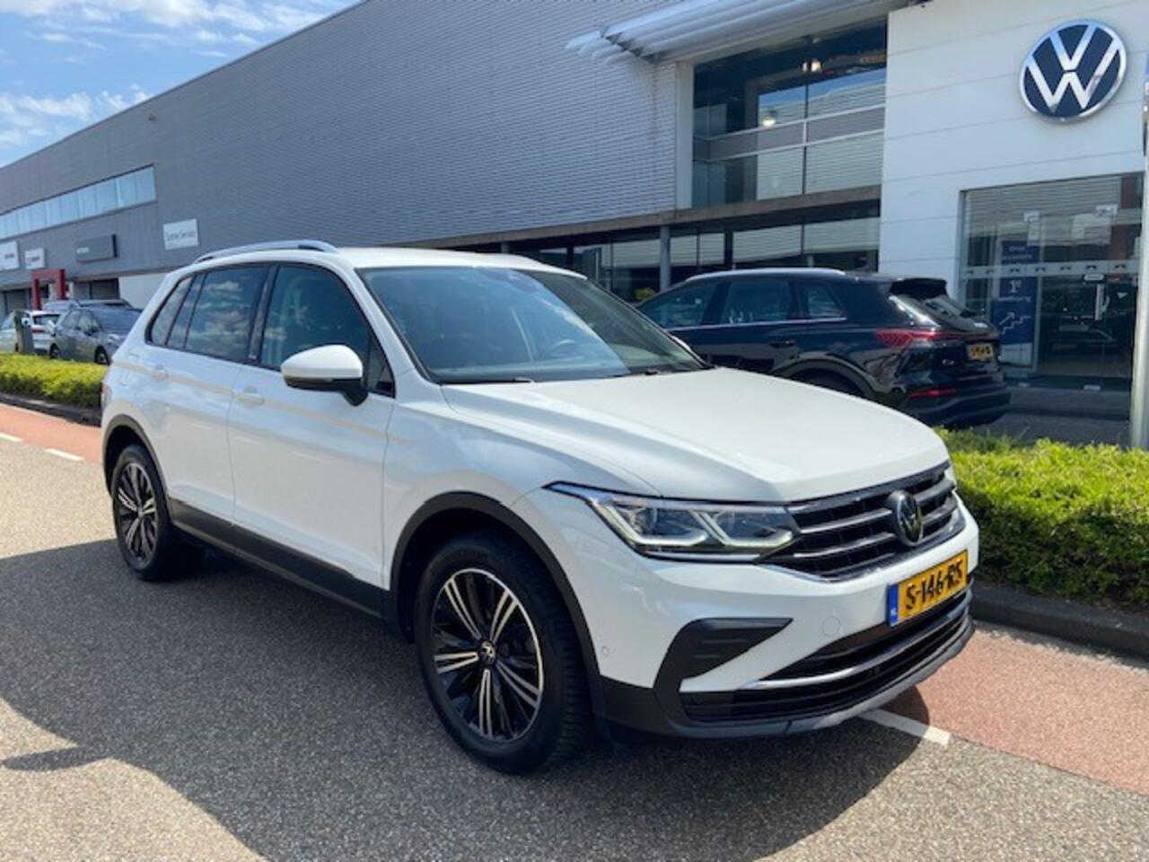 Volkswagen TIGUAN 1.5 TSI 150pk DSG Life Business / 18" LMV / LED Plus / Digital Cockpit Pro / Trekhaak Elek. / Navi / Camera / Stuur en Stoelverwarming