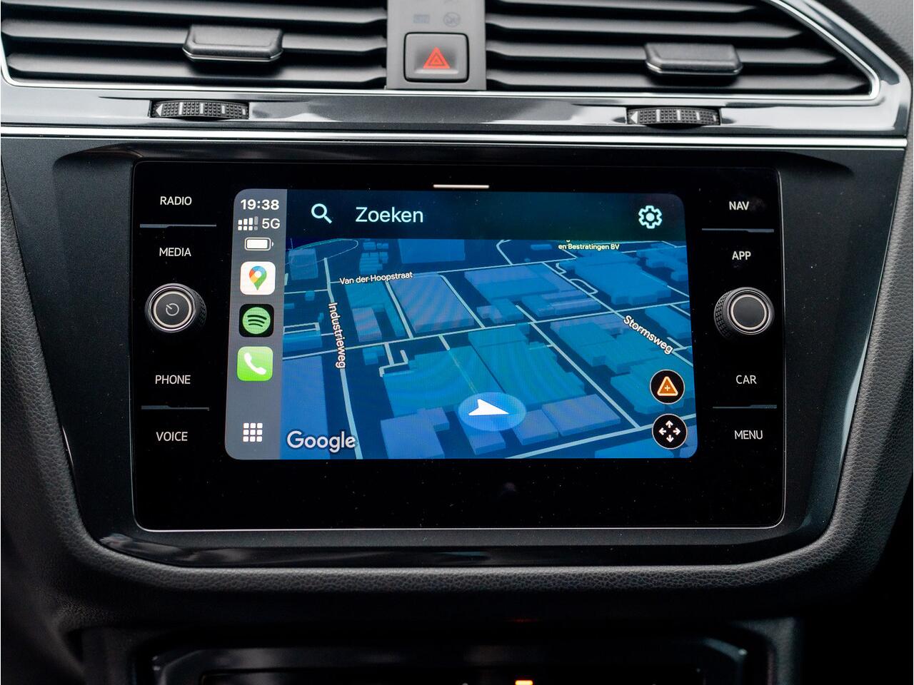 Volkswagen TIGUAN 1.5 TSI R-Line Business+ | Leder | Camera | Stoelgeheugen | IQ Light | Elk. A-klep | Prijs Rijklaar!!