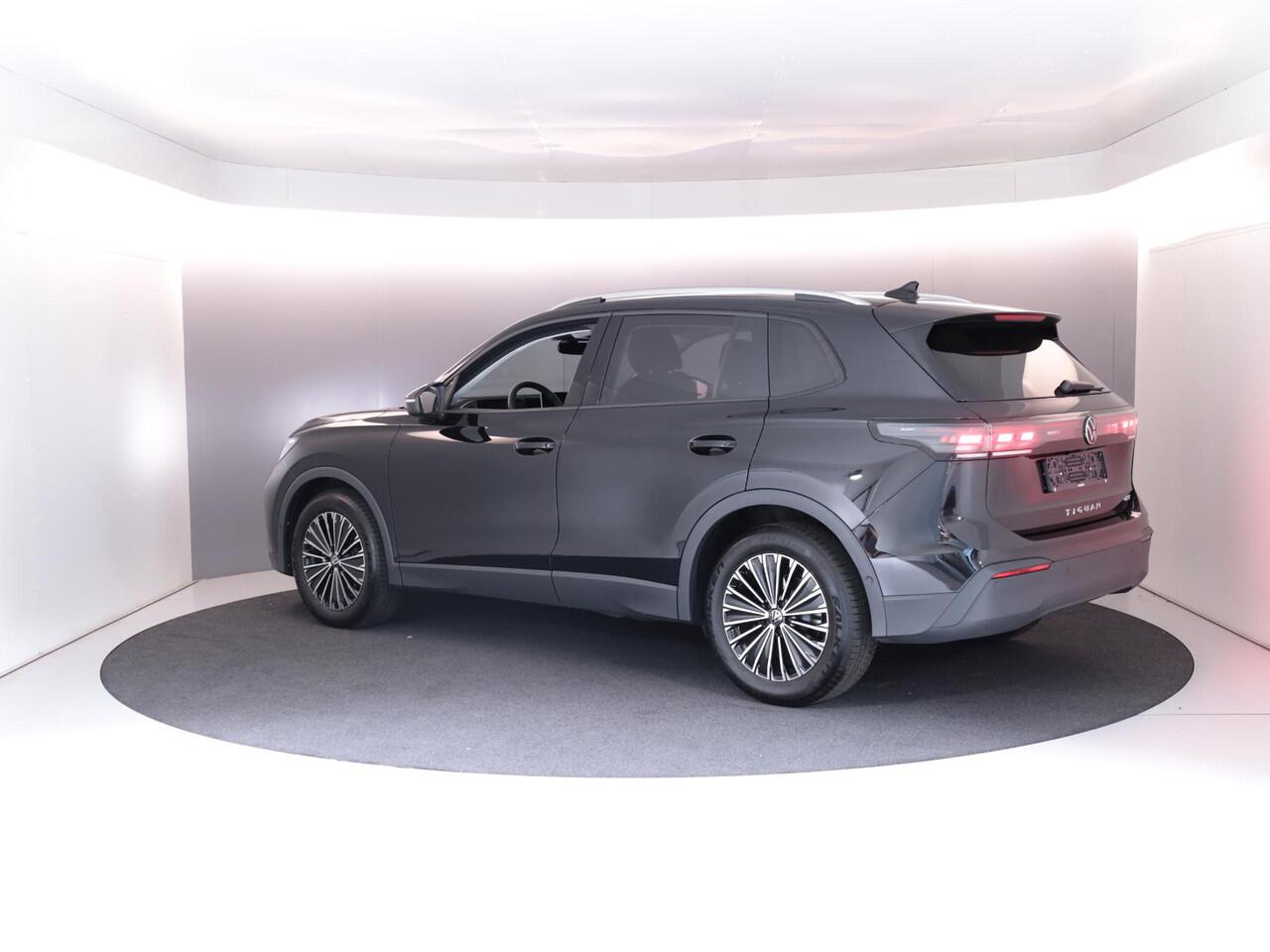 Volkswagen TIGUAN 1.5 eTSI Life Edition 130 pk Automaat (DSG) | Navigatie | Elektr. trekhaak | Stoelverwarming | Parkeersensoren | 18"LM velgen Achteruitrijcamera |