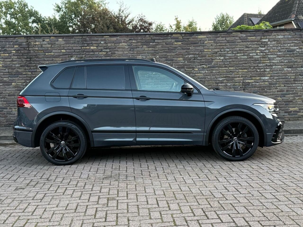 Volkswagen TIGUAN 1.4 TSI eHybrid R-LINE Black Style Panodak Trekhaak Leer 360 Camera